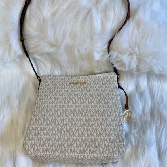 MICHAEL KORS LARGE MESSENGER CROSSBODY - Picture 3 of 8